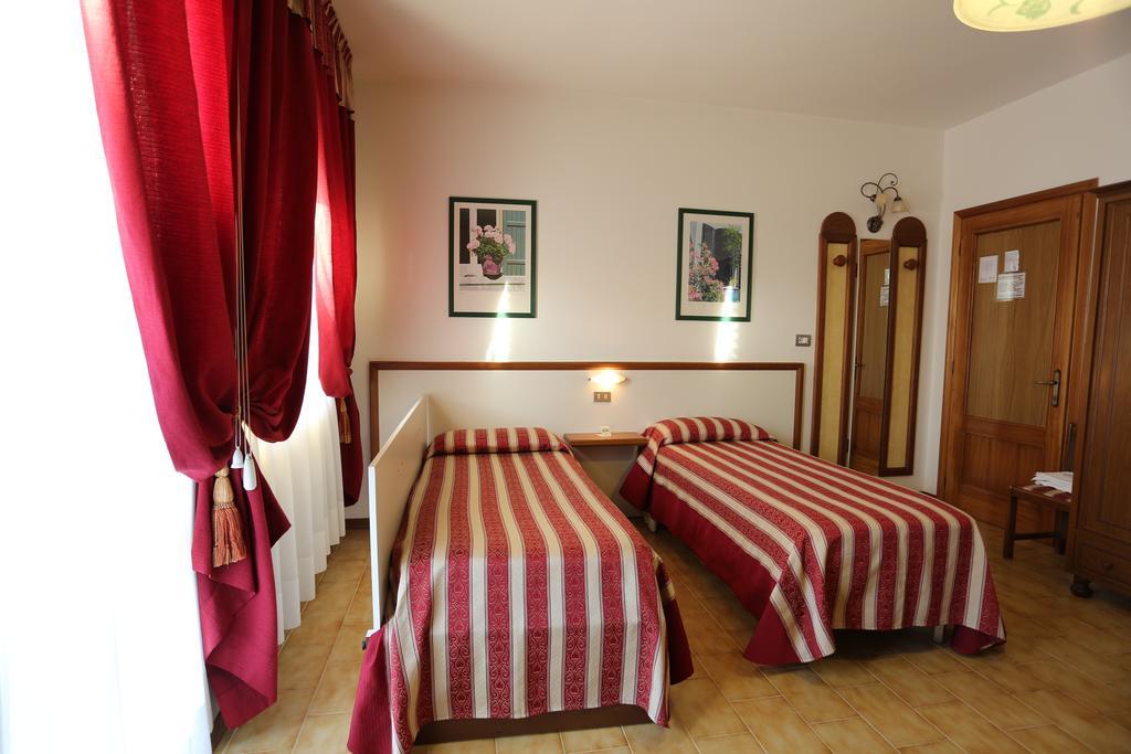 Hotel Vignola Assise Extérieur photo