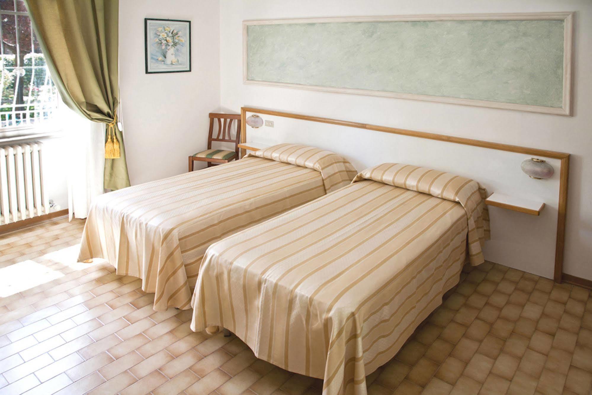Hotel Vignola Assise Extérieur photo