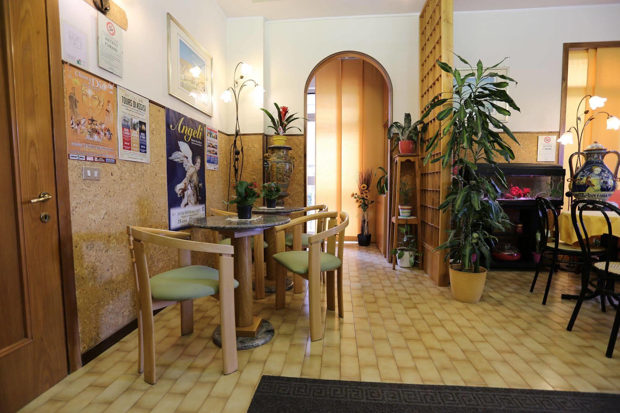 Hotel Vignola Assise Extérieur photo