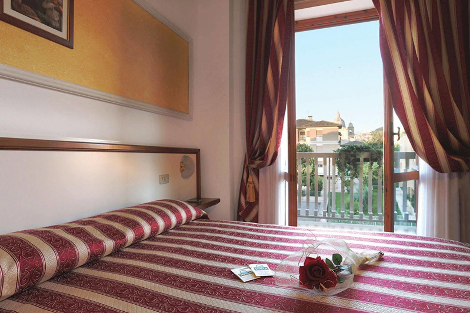 Hotel Vignola Assise Extérieur photo