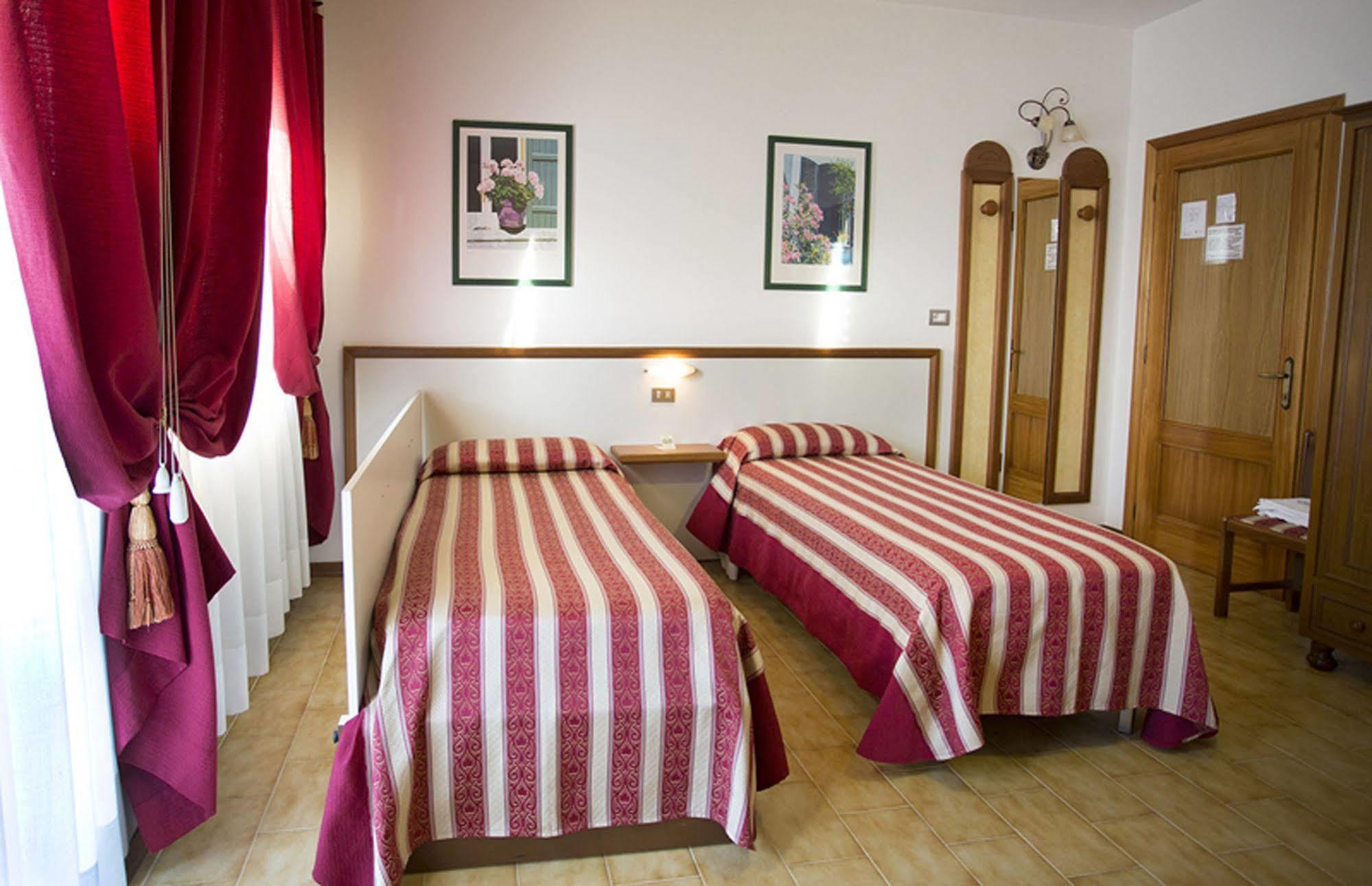 Hotel Vignola Assise Extérieur photo