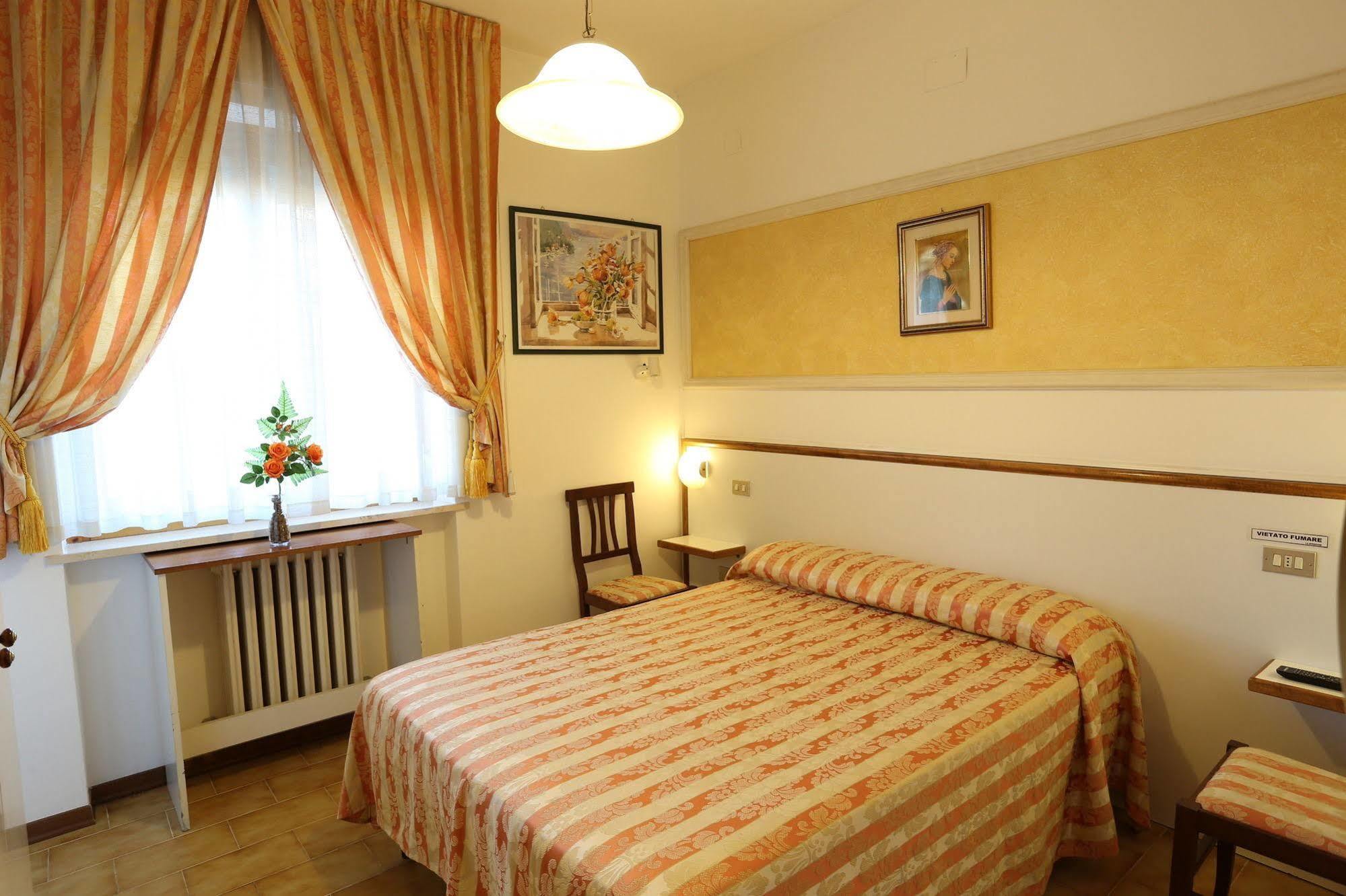 Hotel Vignola Assise Extérieur photo